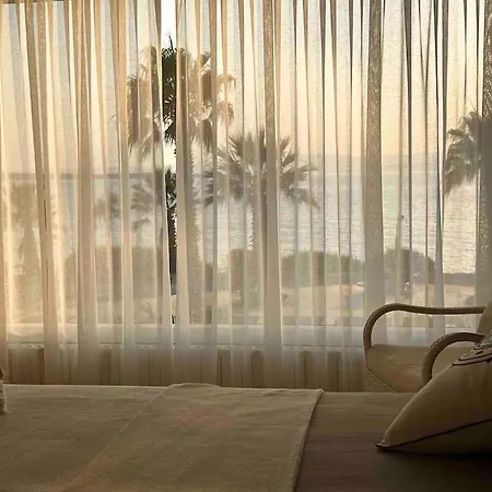 Lueks, Size Oezel Deniz Ve Havuz Hotel Çeşme