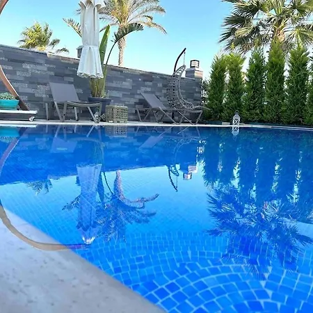 Lueks, Size Oezel Deniz Ve Havuz *