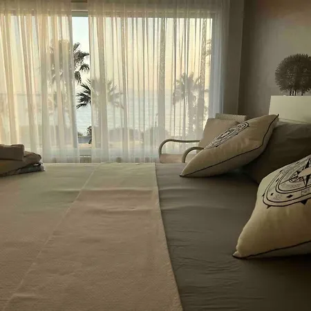 Lueks, Size Oezel Deniz Ve Havuz * Çeşme