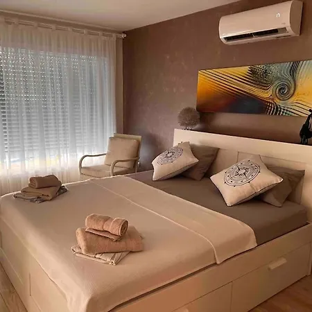 Lueks, Size Oezel Deniz Ve Havuz *