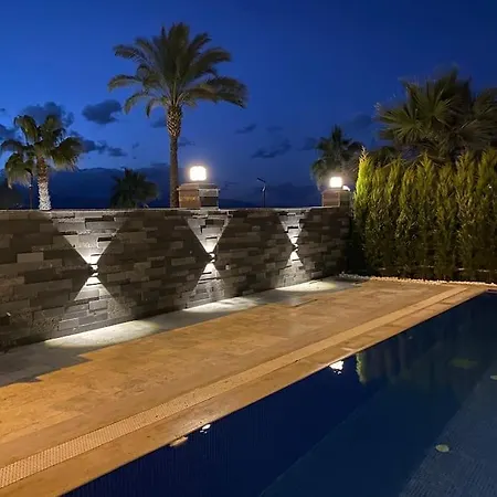 Lueks, Size Oezel Deniz Ve Havuz *