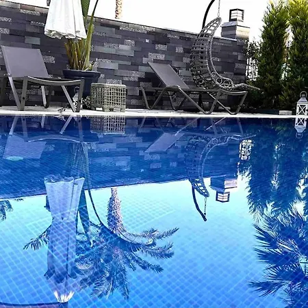 Lueks, Size Oezel Deniz Ve Havuz * Çeşme