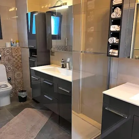 Lueks, Size Oezel Deniz Ve Havuz *