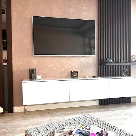 Lueks, Size Oezel Deniz Ve Havuz *