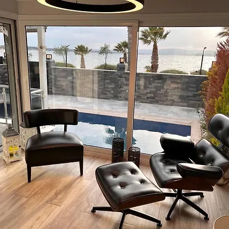 Lueks, Size Oezel Deniz Ve Havuz * Çeşme